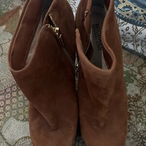 Michael Kors Haven Suede Chestnut
Booties